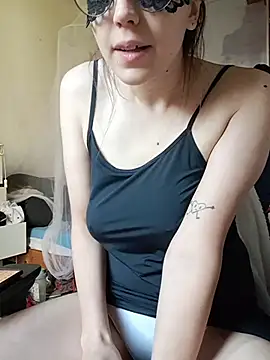 Snapshot of PearMaki chatting on October 12, 3:36 pm PearMaki online show from October 12, 3:36 pm