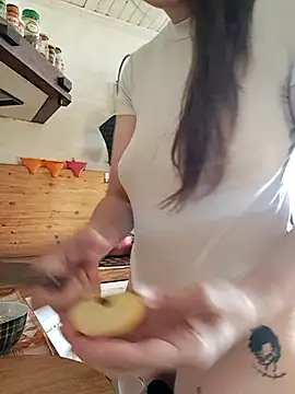 Snapshot of PearMaki chatting on October 7, 9:25 am PearMaki online show from October 7, 9:25 am