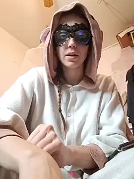 Snapshot of PearMaki chatting on October 10, 3:17 pm PearMaki online show from October 10, 3:17 pm