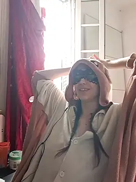 Snapshot of PearMaki chatting on October 16, 10:18 am PearMaki online show from October 16, 10:18 am