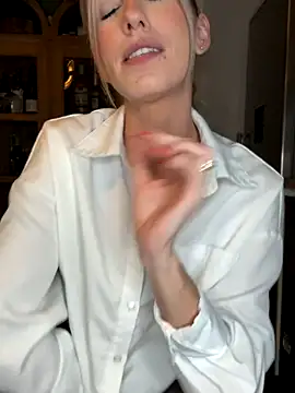 lola tentatiion online show from November 6, 8:04 pm