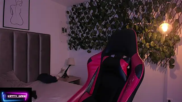 Snapshot of Kitty_Gang chatting on September 9, 2:22 am Kitty Gang online show from September 9, 2:22 am