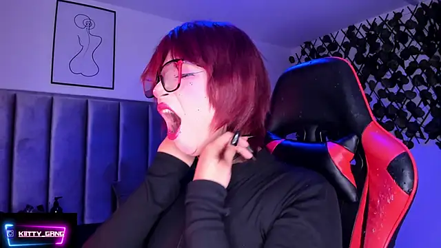 Snapshot of Kitty_Gang chatting on October 14, 2:47 am Kitty Gang online show from October 14, 2:47 am