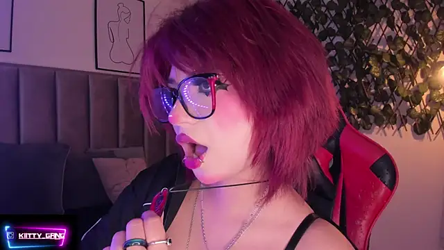 Snapshot of Kitty_Gang chatting on September 19, 3:05 am Kitty Gang online show from September 19, 3:05 am