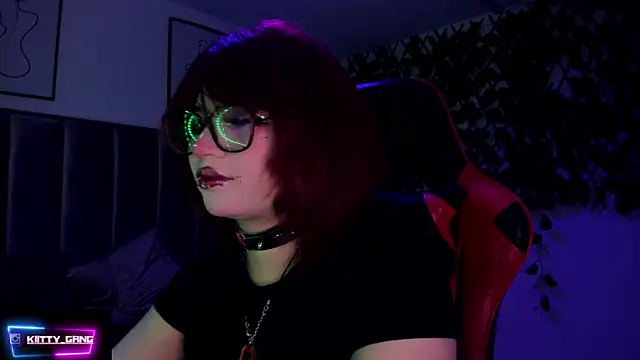 Snapshot of Kitty_Gang chatting on October 16, 3:09 am Kitty Gang online show from October 16, 3:09 am