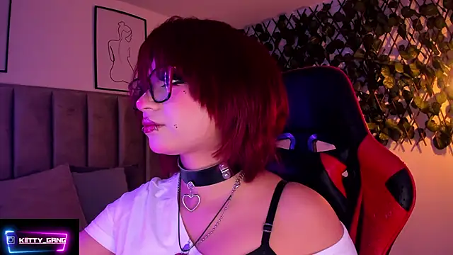 Snapshot of Kitty_Gang chatting on September 16, 2:30 am Kitty Gang online show from September 16, 2:30 am