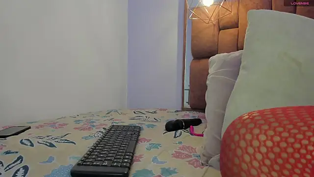 Snapshot of kristakinnky chatting on September 23, 1:53 pm kristakinnky online show from September 23, 1:53 pm