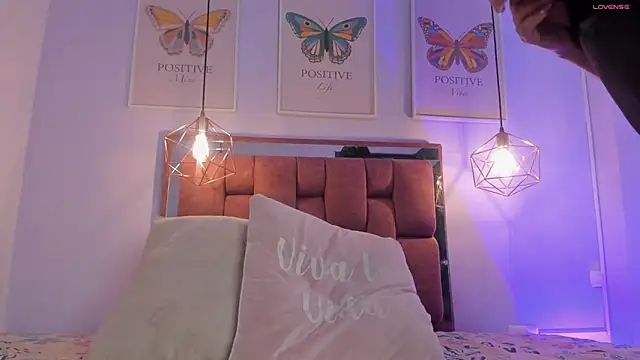 Snapshot of kristakinnky chatting on September 29, 1:38 pm kristakinnky online show from September 29, 1:38 pm