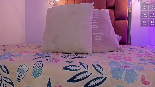 Snapshot of kristakinnky chatting on October 4, 1:39 pm kristakinnky online show from October 4, 1:39 pm