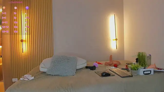 Snapshot of mia_becke chatting on October 24, 5:09 pm mia becke online show from October 24, 5:09 pm