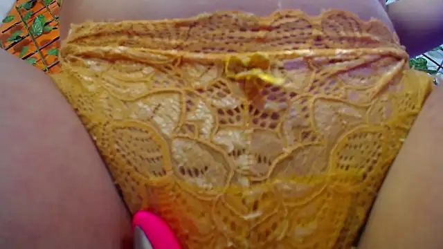 Snapshot of Emily_Trujillo chatting on October 1, 7:30 pm Emily Trujillo online show from October 1, 7:30 pm