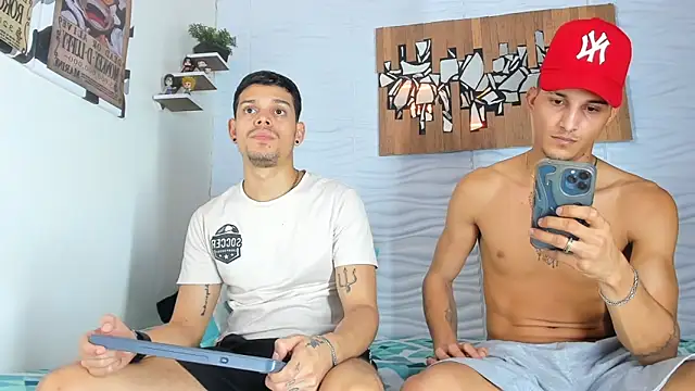 Snapshot of Friendsofeverything_ chatting on October 10, 11:53 pm Friendsofeverything  online show from October 10, 11:53 pm