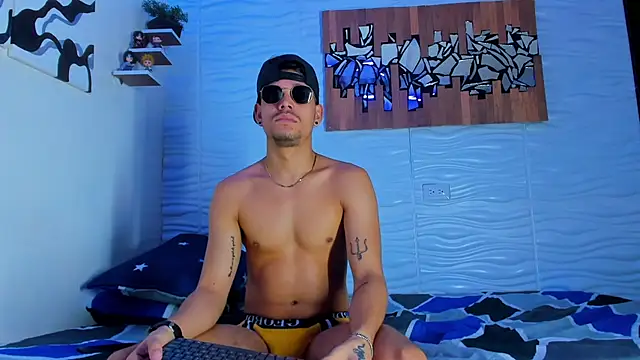 Snapshot of Friendsofeverything_ chatting on September 20, 10:08 pm Friendsofeverything  online show from September 20, 10:08 pm