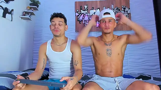 Snapshot of Friendsofeverything_ chatting on September 17, 2:04 pm Friendsofeverything  online show from September 17, 2:04 pm