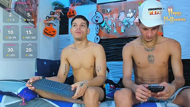 Snapshot of Friendsofeverything_ chatting on October 22, 12:54 pm Friendsofeverything  online show from October 22, 12:54 pm