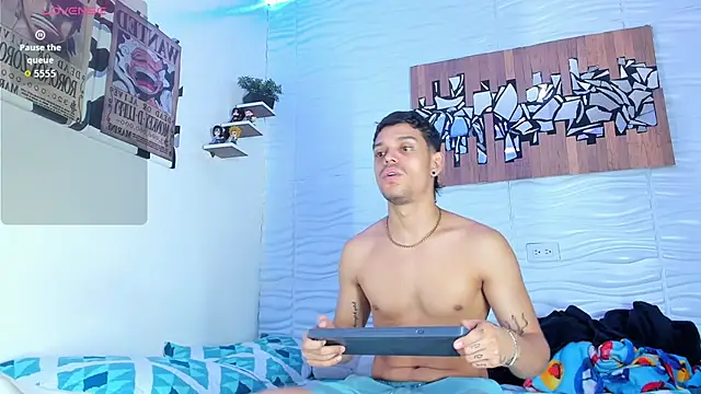 Snapshot of Friendsofeverything_ chatting on October 8, 11:09 pm Friendsofeverything  online show from October 8, 11:09 pm