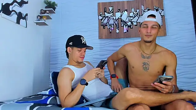 Snapshot of Friendsofeverything_ chatting on September 23, 2:37 pm Friendsofeverything  online show from September 23, 2:37 pm