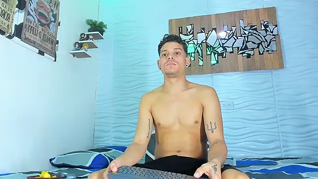 Snapshot of Friendsofeverything_ chatting on September 28, 12:50 am Friendsofeverything  online show from September 28, 12:50 am