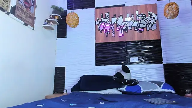 Snapshot of Friendsofeverything_ chatting on October 31, 2:54 pm Friendsofeverything  online show from October 31, 2:54 pm