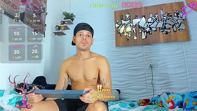 Snapshot of Friendsofeverything_ chatting on October 13, 12:13 am Friendsofeverything  online show from October 13, 12:13 am