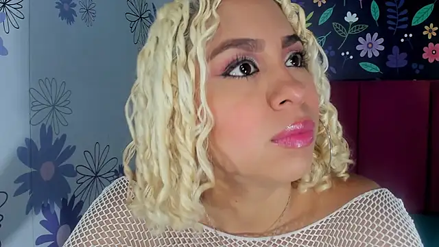 Lucy White   online show from October 6, 6:34 pm