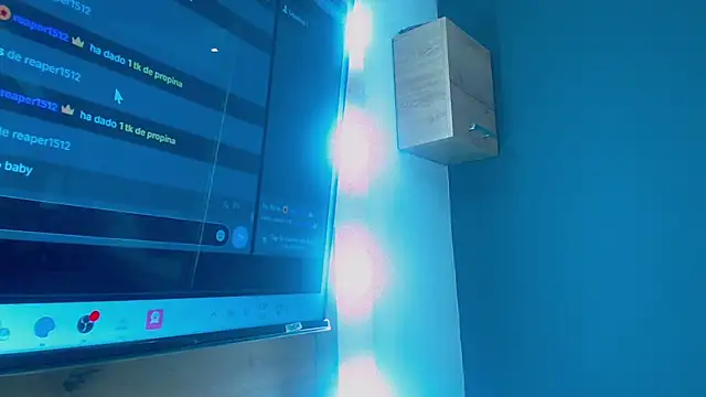 Snapshot of VanessaGlenn chatting on October 31, 8:35 pm VanessaGlenn online show from October 31, 8:35 pm