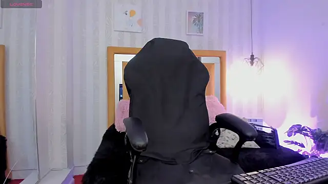 pettit courtny online show from September 27, 11:45 pm