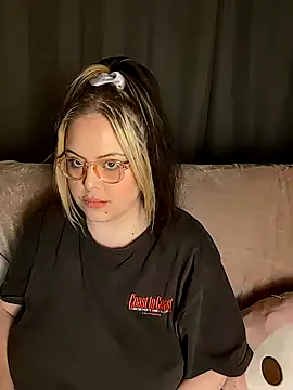 Snapshot of ChubbyBubs chatting on October 27, 4:46 pm ChubbyBubs online show from October 27, 4:46 pm