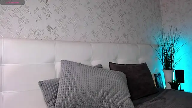 Carol  Cox online show from October 1, 11:31 pm