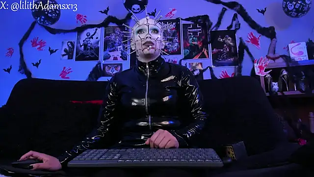 Snapshot of lilith-deveraux chatting on October 31, 4:11 pm lilith-deveraux online show from October 31, 4:11 pm