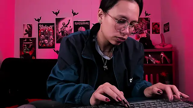 lilith-deveraux online show from November 28, 3:26 pm