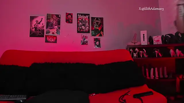 Snapshot of lilith-deveraux chatting on October 17, 3:04 pm lilith-deveraux online show from October 17, 3:04 pm