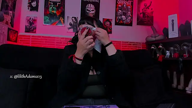 Snapshot of lilith-deveraux chatting on October 4, 4:44 pm lilith-deveraux online show from October 4, 4:44 pm