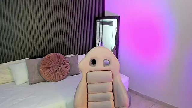 Snapshot of sammybrunette1 chatting on October 19, 9:28 pm sammybrunette1 online show from October 19, 9:28 pm