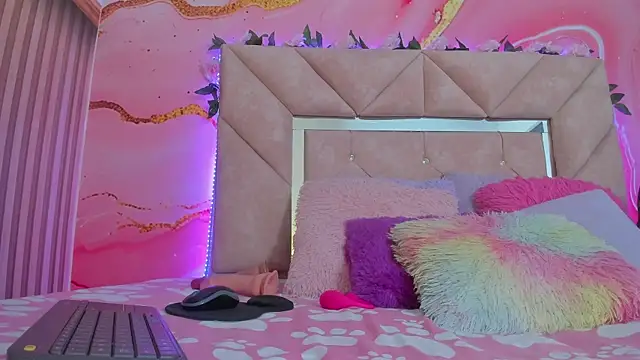 Snapshot of Taylor__cooper chatting on October 24, 6:48 pm Taylor cooper online show from October 24, 6:48 pm