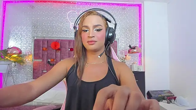 Snapshot of KylieVictoria chatting on October 24, 5:47 am KylieVictoria online show from October 24, 5:47 am