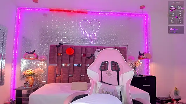 Snapshot of KylieVictoria chatting on October 31, 5:20 am KylieVictoria online show from October 31, 5:20 am