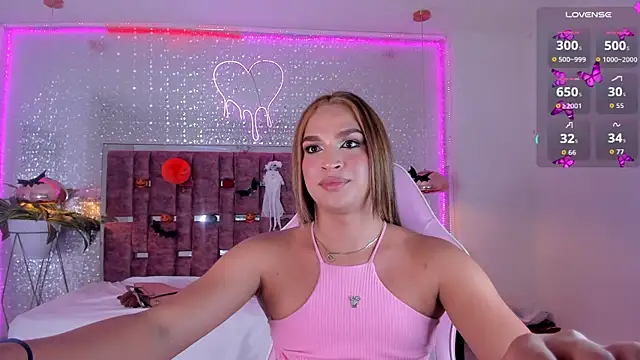 Snapshot of KylieVictoria chatting on October 22, 5:45 am KylieVictoria online show from October 22, 5:45 am