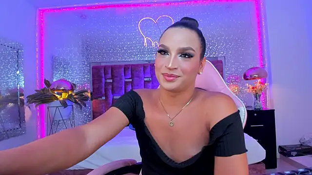 Snapshot of KylieVictoria chatting on October 10, 5:23 am KylieVictoria online show from October 10, 5:23 am