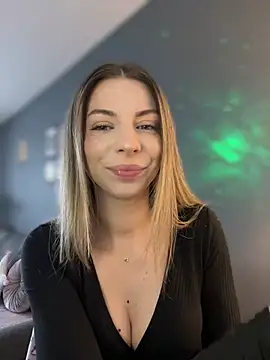 Mia Ethan online show from March 31, 8:36 am