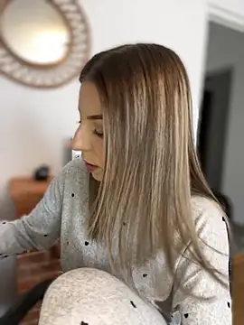 Snapshot of Mia_Ethan chatting on October 21, 8:40 am Mia Ethan online show from October 21, 8:40 am