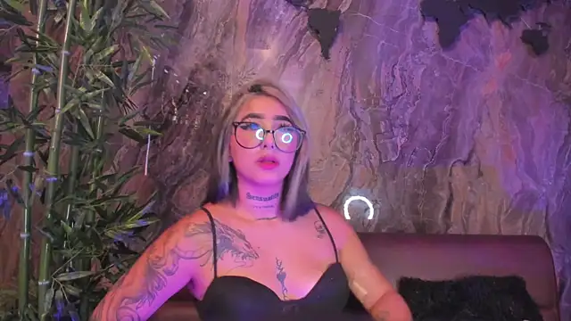 Snapshot of Alahia_Dangelo chatting on October 16, 5:37 pm Alahia Dangelo online show from October 16, 5:37 pm