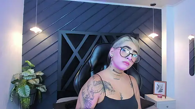 Snapshot of Alahia_Dangelo chatting on September 18, 11:31 am Alahia Dangelo online show from September 18, 11:31 am