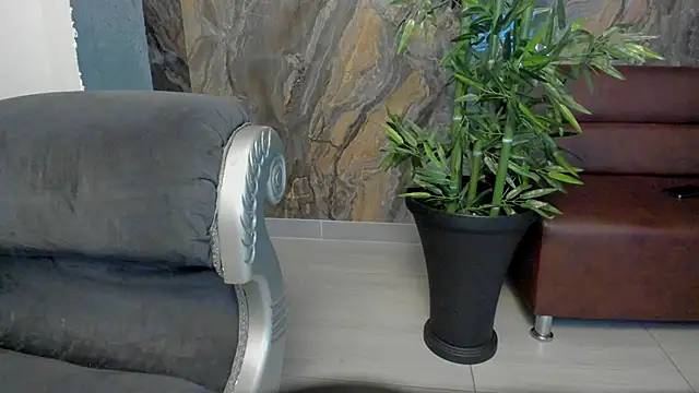 Snapshot of Alahia_Dangelo chatting on October 2, 7:19 pm Alahia Dangelo online show from October 2, 7:19 pm