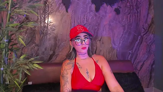 Snapshot of Alahia_Dangelo chatting on October 4, 7:40 pm Alahia Dangelo online show from October 4, 7:40 pm