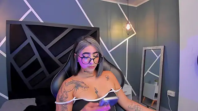 Snapshot of Alahia_Dangelo chatting on September 25, 12:04 pm Alahia Dangelo online show from September 25, 12:04 pm