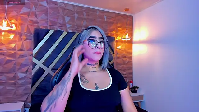 Snapshot of Alahia_Dangelo chatting on October 1, 11:37 am Alahia Dangelo online show from October 1, 11:37 am