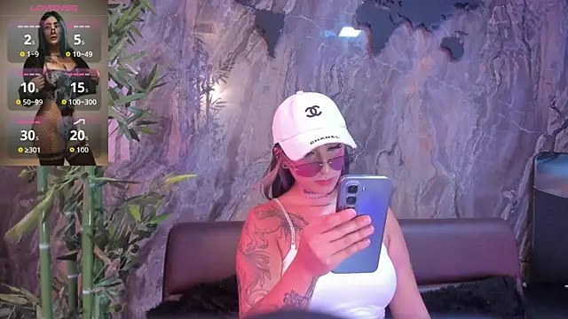 Snapshot of Alahia_Dangelo chatting on October 20, 5:38 pm Alahia Dangelo online show from October 20, 5:38 pm