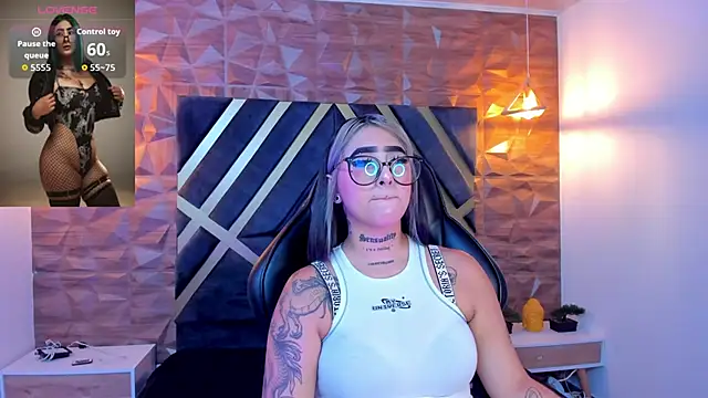 Snapshot of Alahia_Dangelo chatting on October 10, 11:37 am Alahia Dangelo online show from October 10, 11:37 am