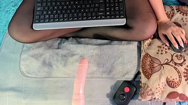 Snapshot of Eilin_clio chatting on September 24, 8:08 pm Eilin clio online show from September 24, 8:08 pm